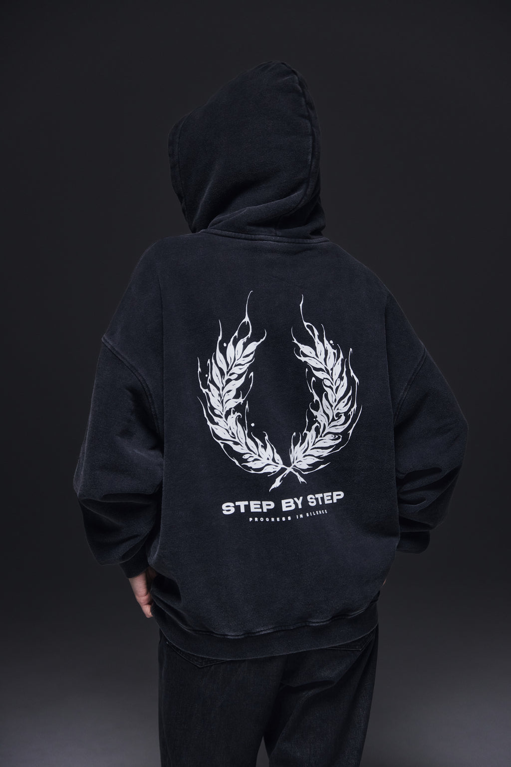 STEP BY STEP — TMAVĚ ŠEDÁ