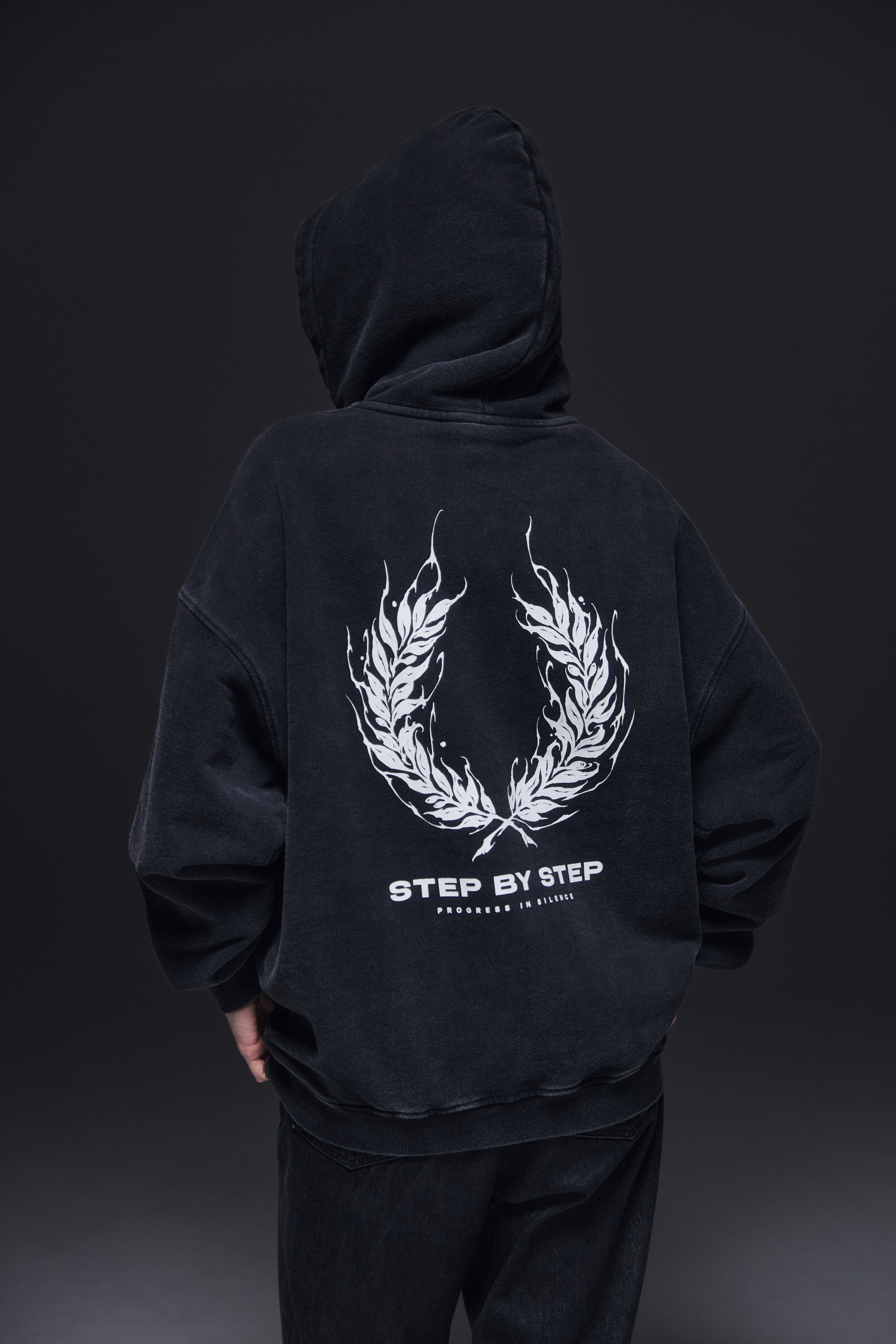 STEP BY STEP — TMAVĚ ŠEDÁ